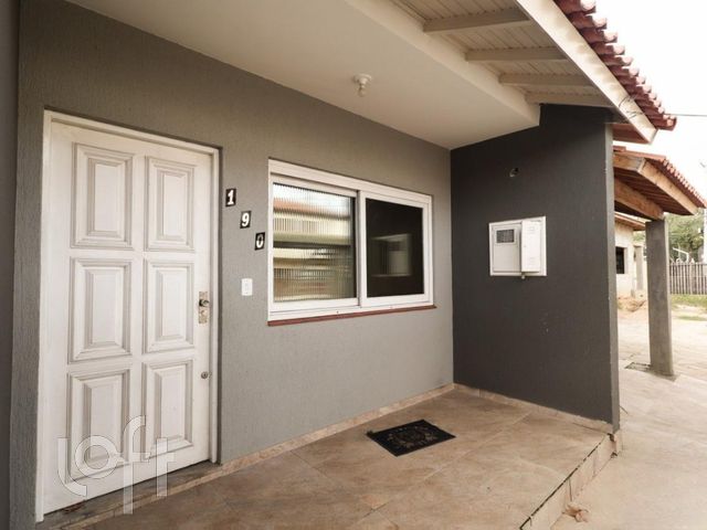 Casa com 77m², 3 dormitórios, 2 vagas no bairro Igará em Canoas para Comprar