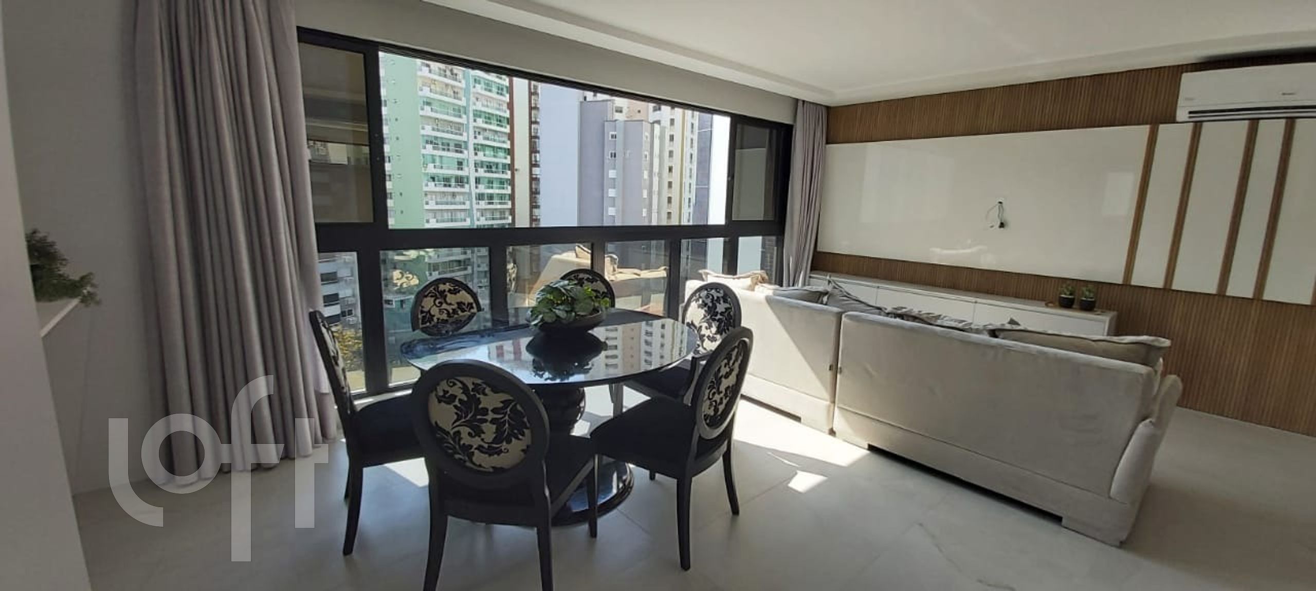 Apartamentos com 111m², 3 quartos, 3 suítes, 2 garagens, no bairro Centro em Balneário Camboriú