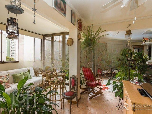 Apartamento com 185m², 3 dormitórios, 1 suíte, 1 vaga, Petrópolis em Porto Alegre