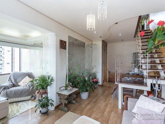 Apartamento com 185m², 3 dormitórios, 1 suíte, 1 vaga, Petrópolis em Porto Alegre