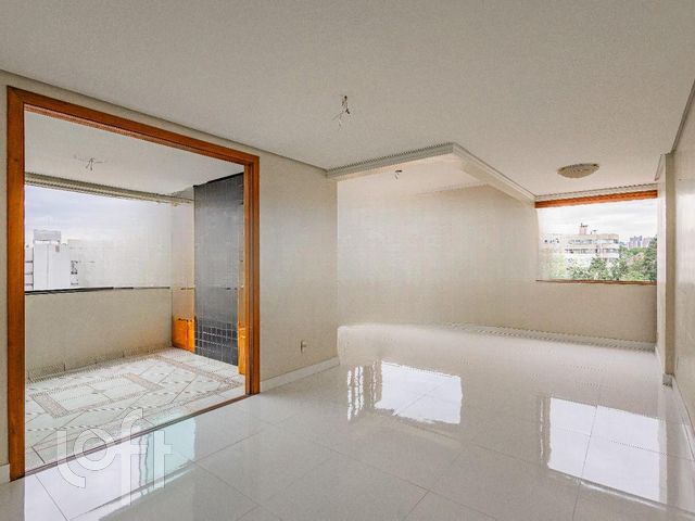 Apartamento com 106m², 3 dormitórios, 1 suíte, 2 vagas, Jardim Botânico em Porto Alegre