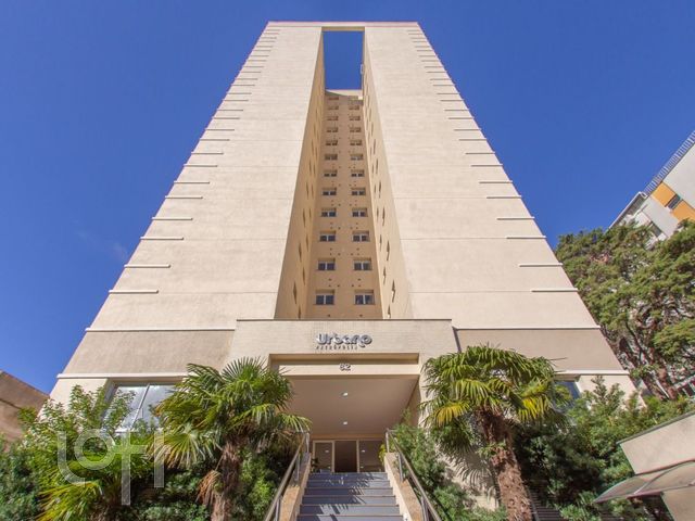 Apartamento com 80m², 3 dormitórios, 1 suíte, 2 vagas, Petrópolis em Porto Alegre
