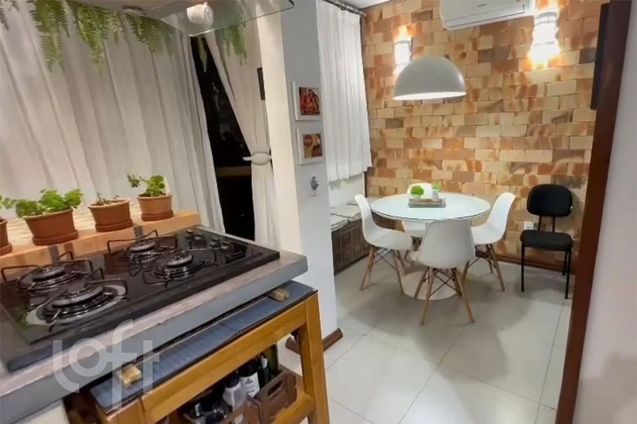 Apartamentos com 62m², 1 quarto, 1 garagem, no bairro Ponta das Canas em Florianópolis