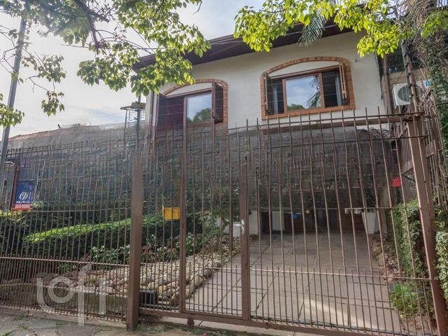 Casa com 200m², 3 dormitórios, 1 suíte, 2 vagas, Jardim Botânico em Porto Alegre