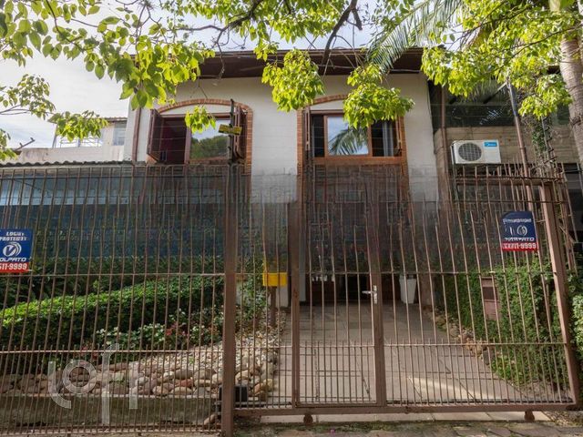 Casa com 200m², 3 dormitórios, 1 suíte, 2 vagas, Jardim Botânico em Porto Alegre