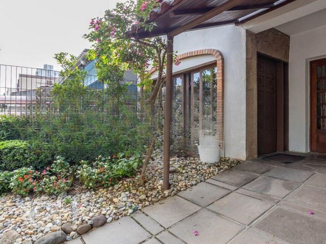 Casa com 200m², 3 dormitórios, 1 suíte, 2 vagas, Jardim Botânico em Porto Alegre