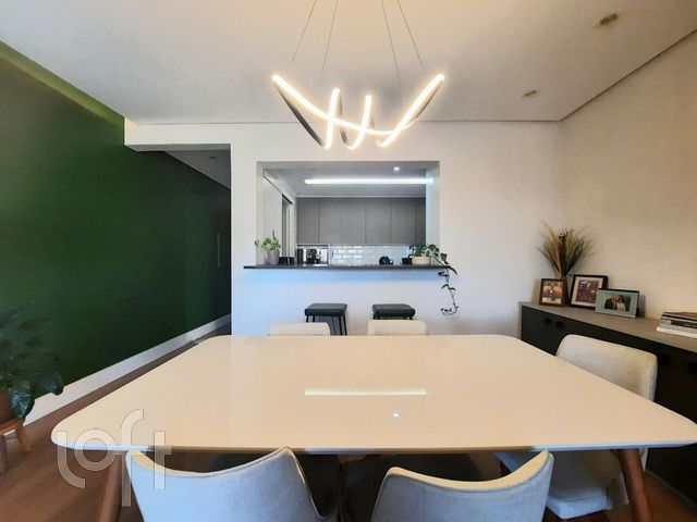 Apartamento com 121m², 3 dormitórios, 1 suíte, 2 vagas, Bela Vista em Porto Alegre