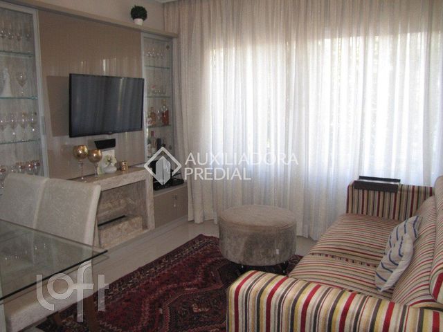 Apartamento com 65m², 2 dormitórios, 1 suíte, 2 vagas, Petrópolis em Porto Alegre