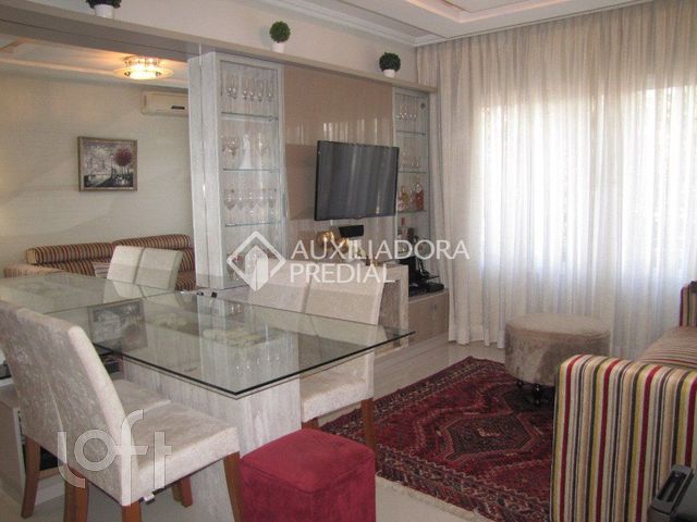 Apartamento com 65m², 2 dormitórios, 1 suíte, 2 vagas, Petrópolis em Porto Alegre