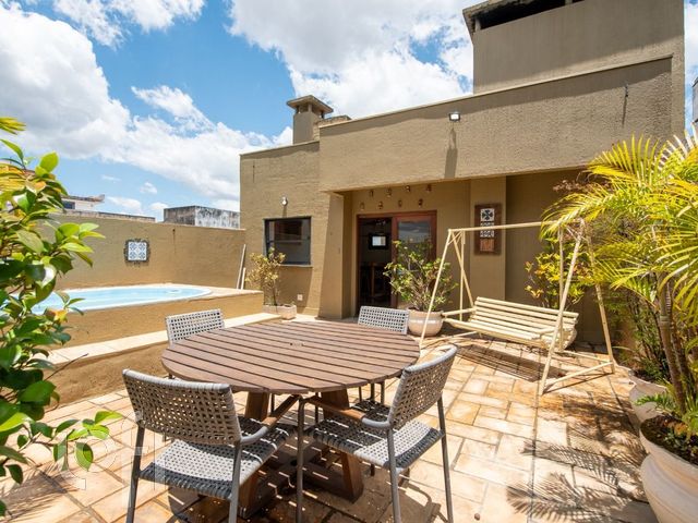 Apartamento com 251m², 3 dormitórios, 1 suíte, 2 vagas, Auxiliadora em Porto Alegre