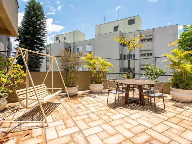Apartamento com 251m², 3 dormitórios, 1 suíte, 2 vagas, Auxiliadora em Porto Alegre