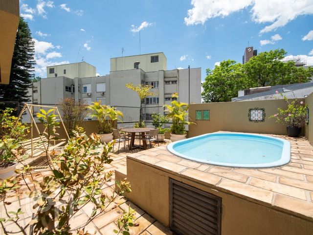 Apartamento com 251m², 3 dormitórios, 1 suíte, 2 vagas, Auxiliadora em Porto Alegre