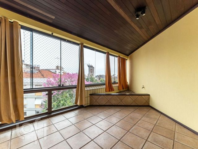 Apartamento com 260m², 3 dormitórios, 1 suíte, 4 vagas, Auxiliadora em Porto Alegre