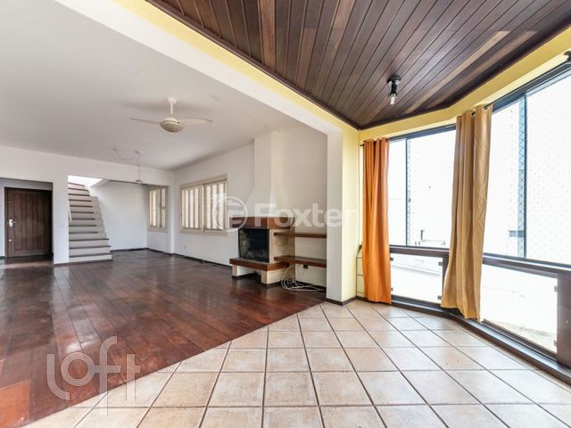 Apartamento com 260m², 3 dormitórios, 1 suíte, 4 vagas, Auxiliadora em Porto Alegre