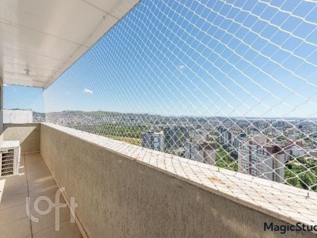 Apartamento com 72m², 2 dormitórios, 1 suíte, 4 vagas, Petrópolis em Porto Alegre