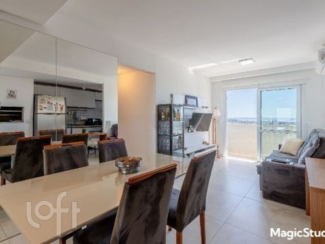 Apartamento com 72m², 2 dormitórios, 1 suíte, 4 vagas, Petrópolis em Porto Alegre