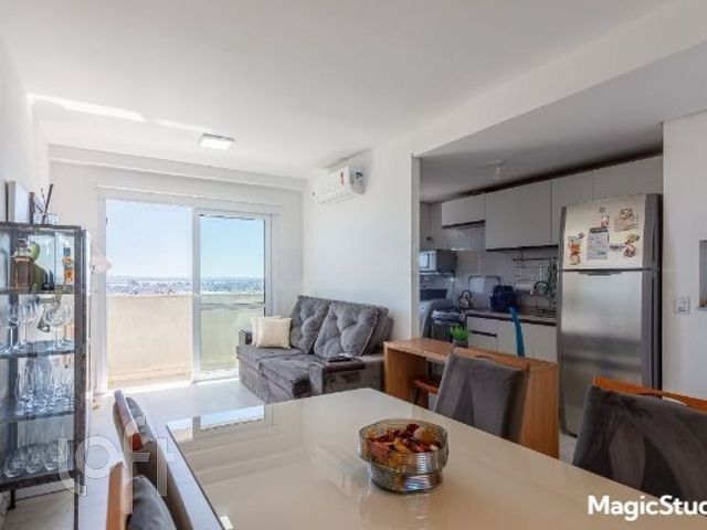 Apartamento com 72m², 2 dormitórios, 1 suíte, 4 vagas, Petrópolis em Porto Alegre