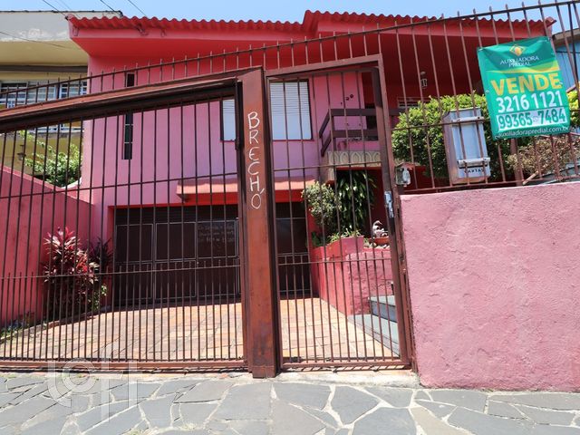 Casa com 233m², 3 dormitórios, 1 suíte, 3 vagas, Cristo Redentor em Porto Alegre