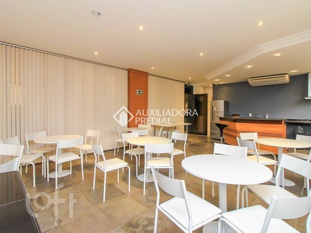 Apartamento com 188m², 3 dormitórios, 1 suíte, 2 vagas, Petrópolis em Porto Alegre