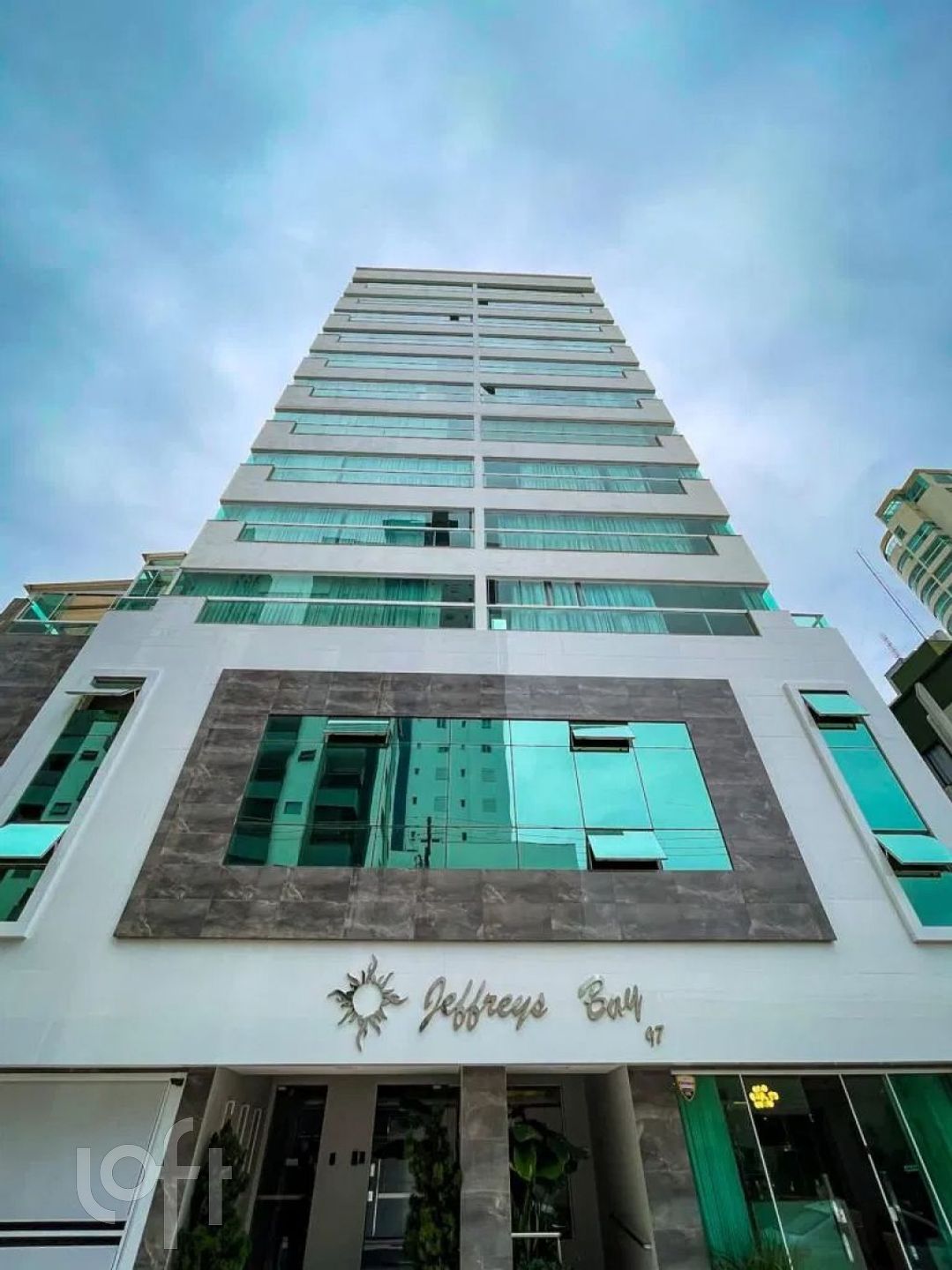 Apartamentos com 122m², 3 quartos, 1 suíte, 2 garagens, no bairro Centro em Balneário Camboriú
