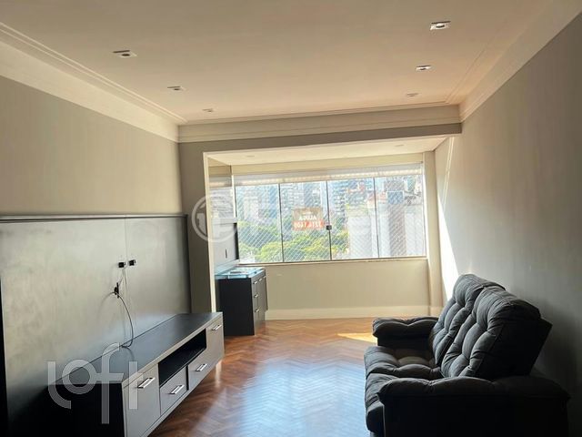 Apartamento com 81m², 2 dormitórios, 1 suíte, 2 vagas, Petrópolis em Porto Alegre