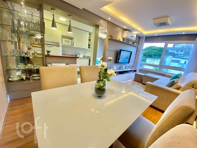 Apartamento com 62m², 2 dormitórios, 1 suíte, 2 vagas, Petrópolis em Porto Alegre