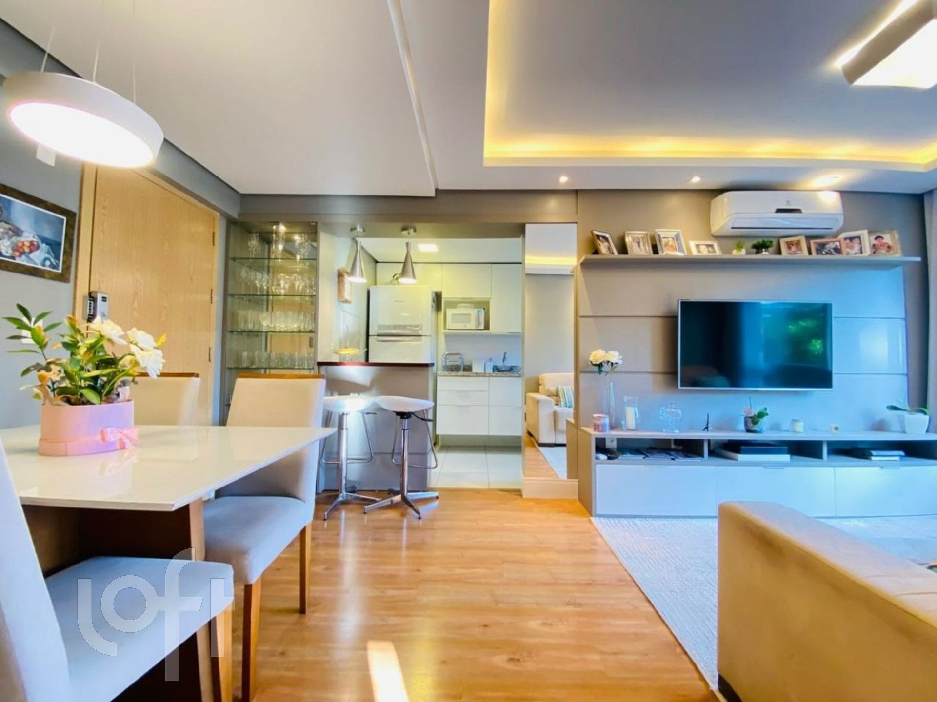 Apartamento com 62m², 2 dormitórios, 1 suíte, 2 vagas, Petrópolis em Porto Alegre