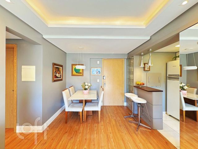 Apartamento com 62m², 2 dormitórios, 1 suíte, 2 vagas, Petrópolis em Porto Alegre