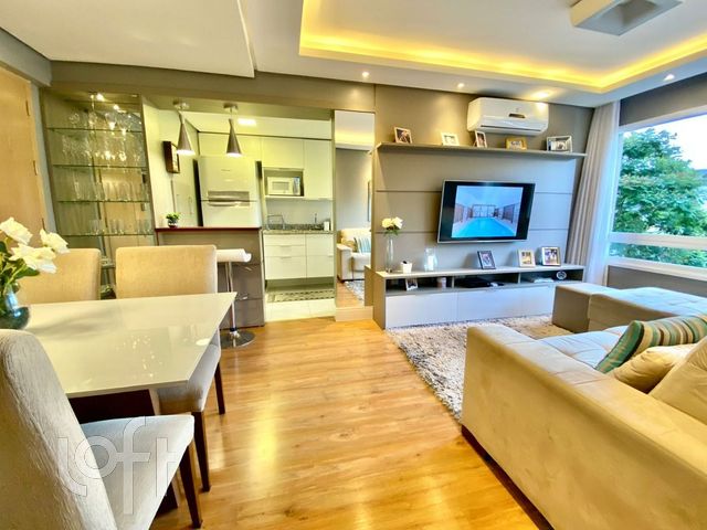 Apartamento com 62m², 2 dormitórios, 1 suíte, 2 vagas, Petrópolis em Porto Alegre