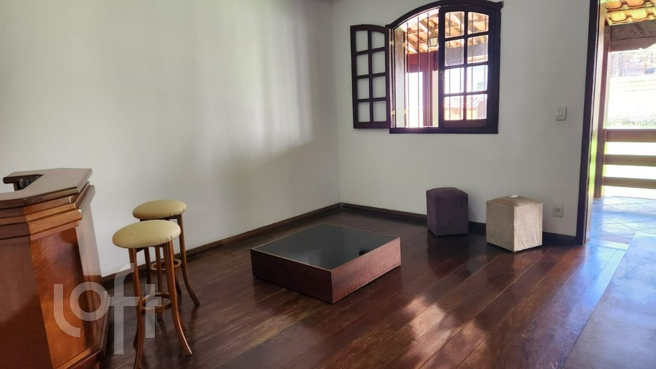 Casa à venda com 3 quartos, 199m² - Foto 4