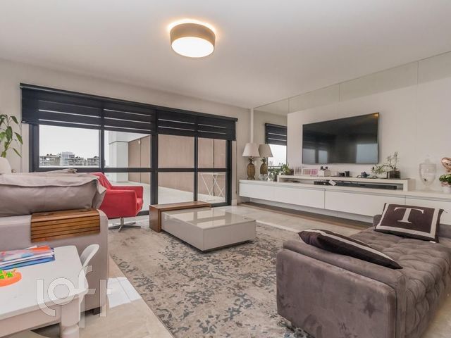 Apartamento com 384m², 3 dormitórios, 3 suítes, 4 vagas, Chácara das Pedras em Porto Alegre