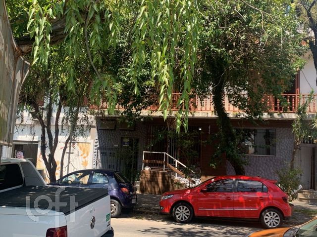 Casa com 208m², 2 dormitórios, São João em Porto Alegre