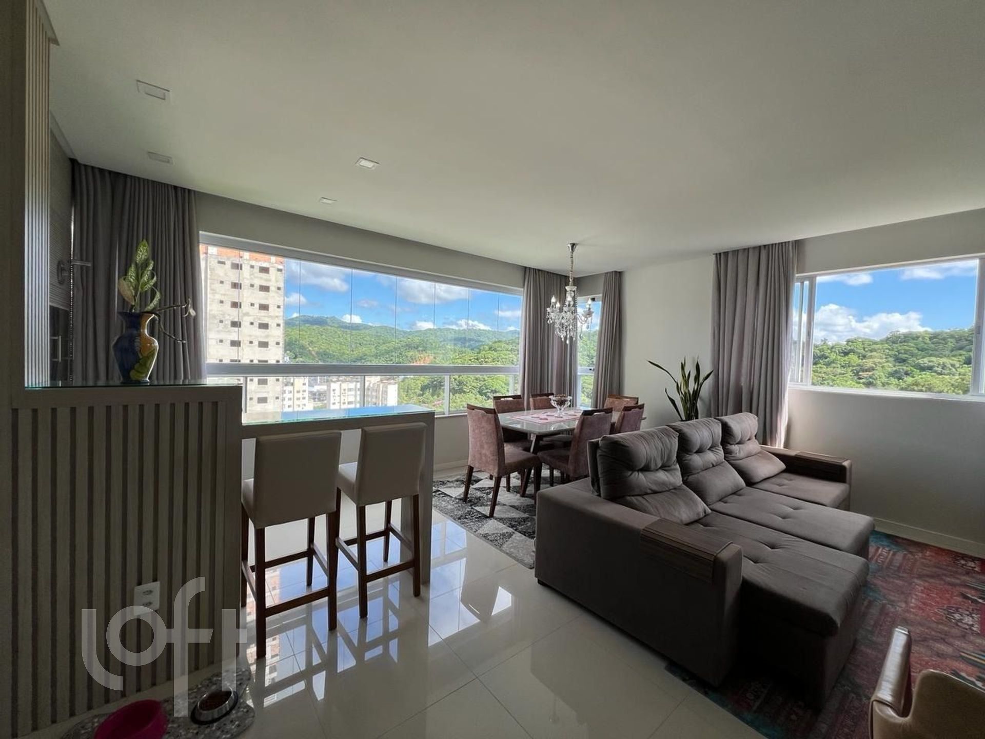 Apartamentos com 98m², 2 quartos, 2 suítes, 2 garagens, no bairro Pioneiros em Balneário Camboriú
