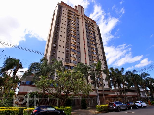 Apartamento com 83m², 3 dormitórios, 1 suíte, 2 vagas, Santana em Porto Alegre