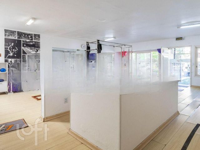 Casa com 230m², 3 dormitórios, 1 suíte, 4 vagas, Petrópolis em Porto Alegre