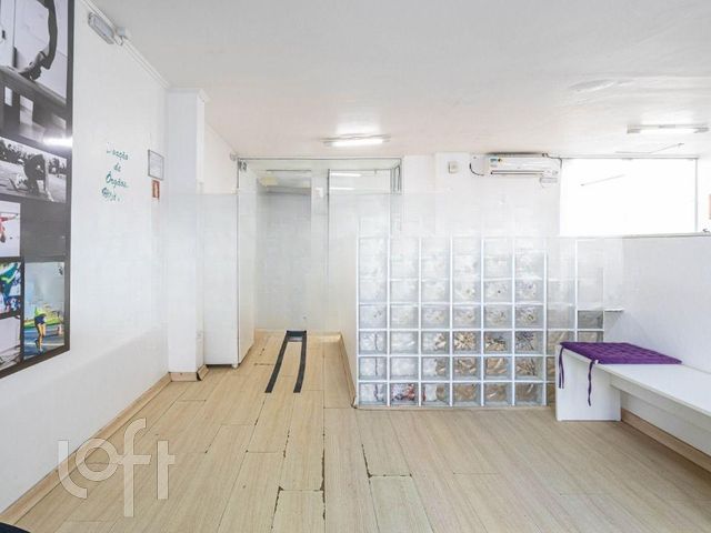 Casa com 230m², 3 dormitórios, 1 suíte, 4 vagas, Petrópolis em Porto Alegre