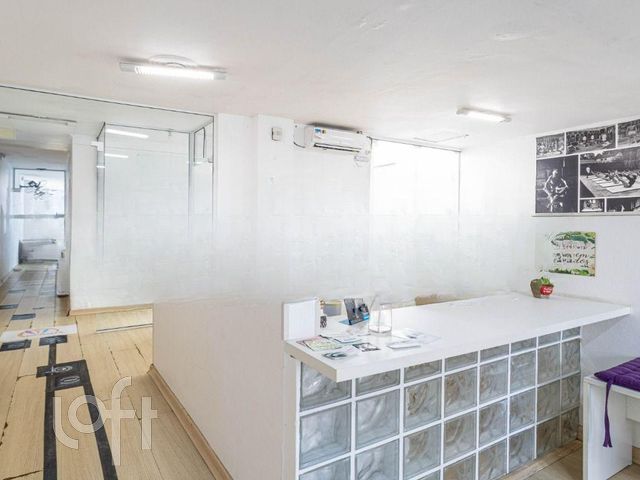 Casa com 230m², 3 dormitórios, 1 suíte, 4 vagas, Petrópolis em Porto Alegre