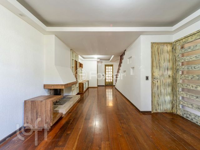 Casa em Condomínio com 179m², 4 dormitórios, 1 suíte, 2 vagas, Três Figueiras em Porto Alegre