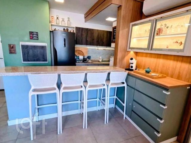 Apartamento com 70m², 2 dormitórios, 1 suíte, 2 vagas, Jardim Botânico em Porto Alegre