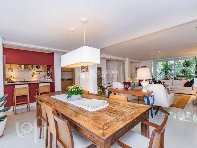 Casa em Condomínio com 324m², 3 dormitórios, 3 suítes, 3 vagas, Três Figueiras em Porto Alegre