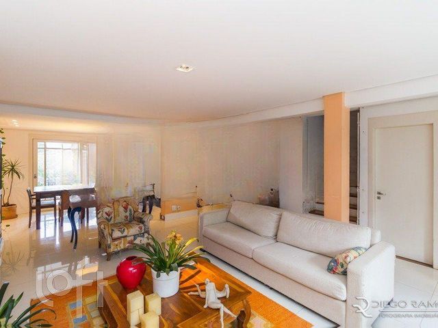 Casa em Condomínio com 324m², 3 dormitórios, 3 suítes, 2 vagas, Três Figueiras em Porto Alegre