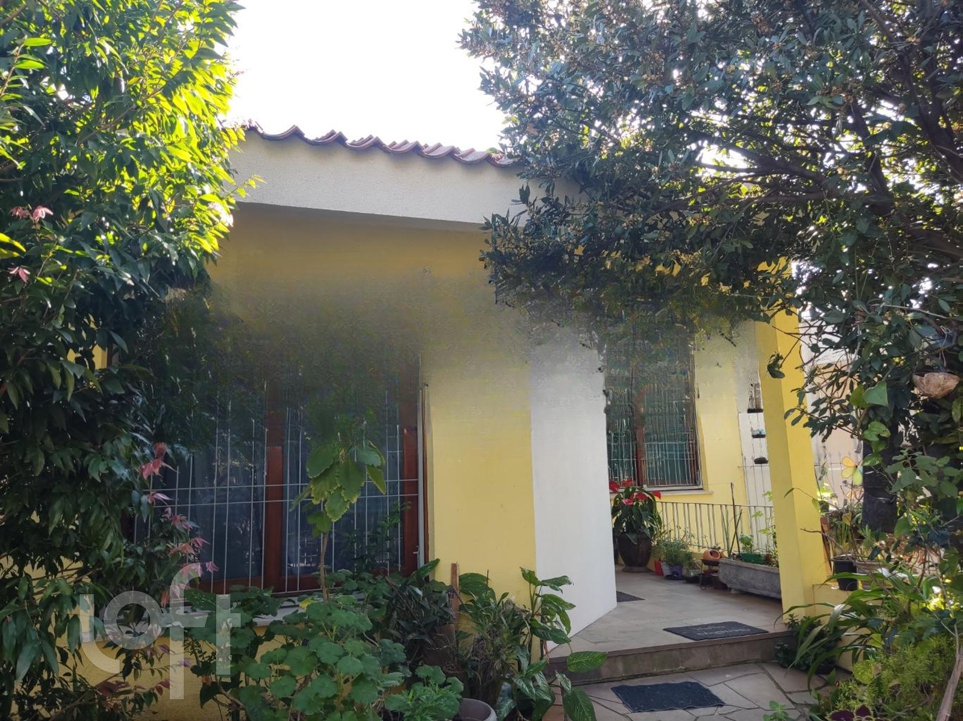 Casa com 237m², 4 dormitórios, 1 suíte, 2 vagas, Vila Ipiranga em Porto Alegre