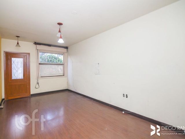 Casa com 264m², 3 dormitórios, 2 vagas, Petrópolis em Porto Alegre