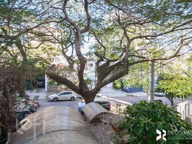 Casa com 264m², 3 dormitórios, 2 vagas, Petrópolis em Porto Alegre