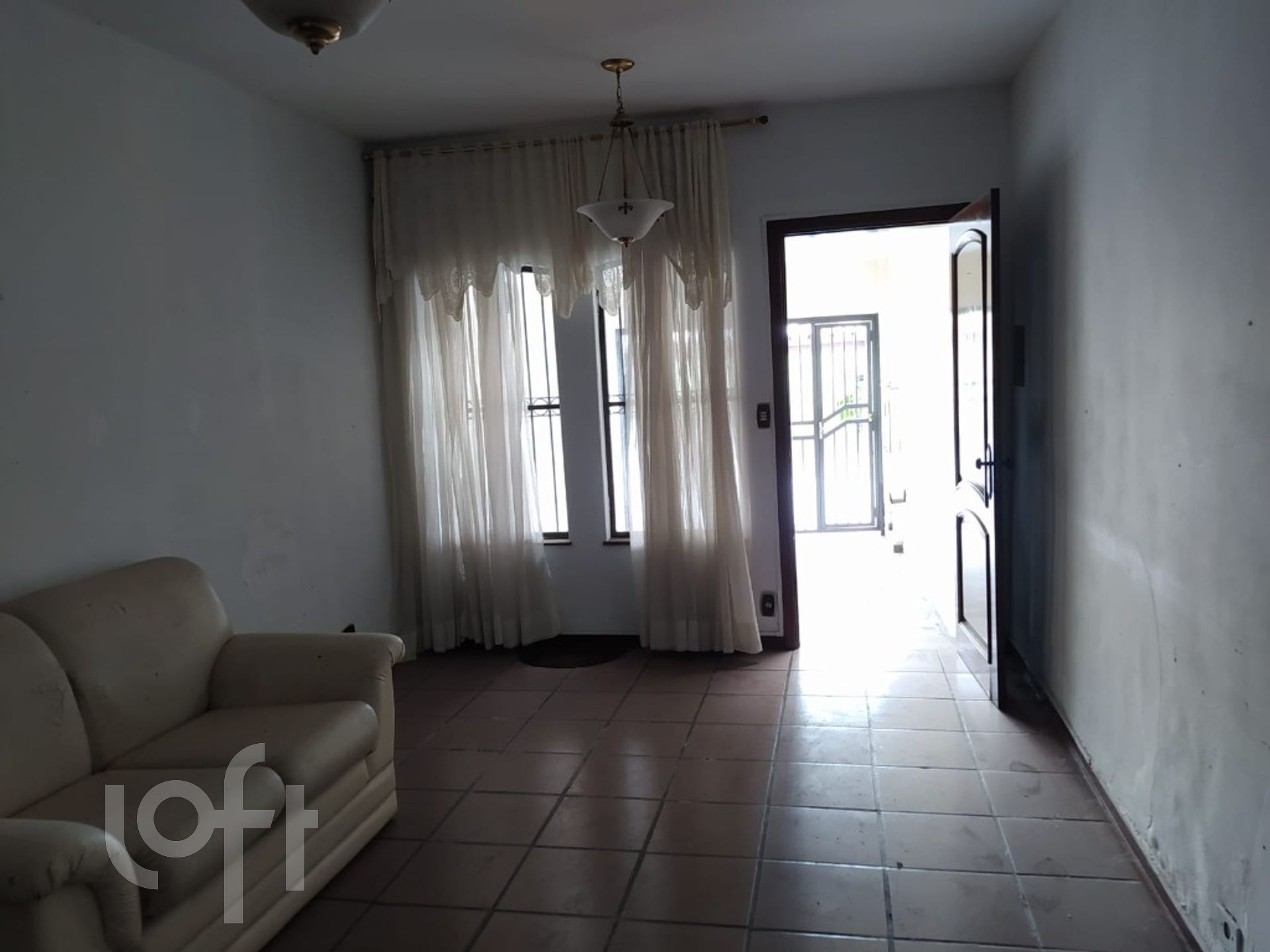 Casa à venda com 2 quartos, 120m² - Foto 2