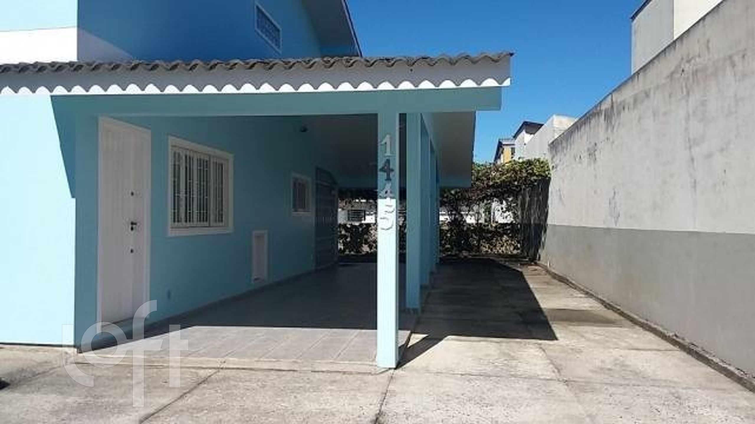 Casa Residencial com 200m², 6 quartos, 3 garagens, no bairro Daniela em Florianópolis