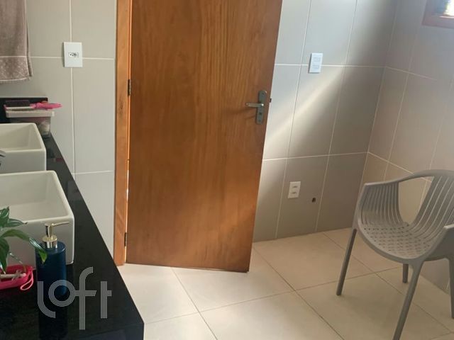 Casa com 184m², 3 dormitórios, 1 suíte, 3 vagas, Chácara das Pedras em Porto Alegre