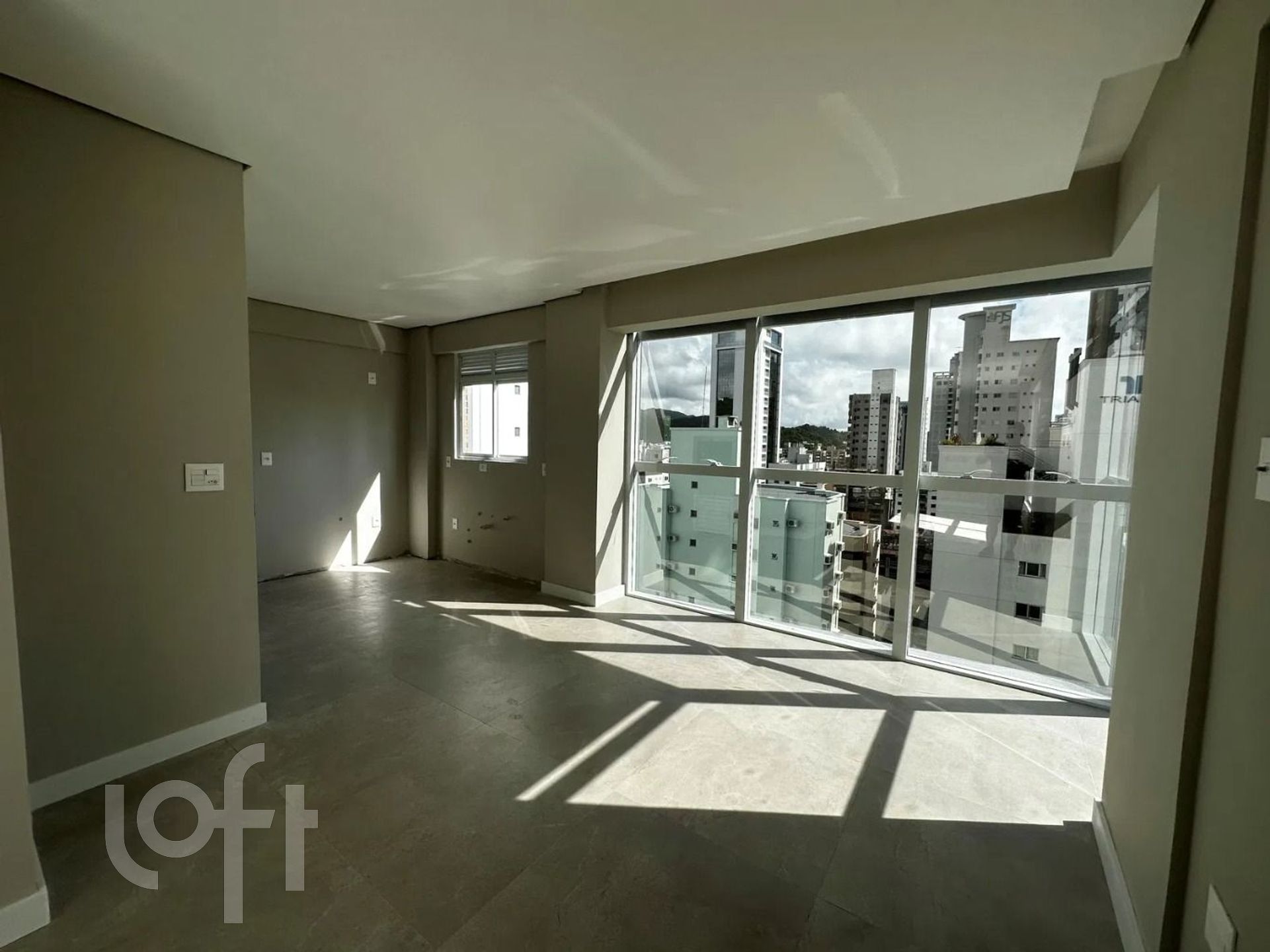 Apartamentos com 93m², 2 quartos, 2 suítes, 2 garagens, no bairro Centro em Balneário Camboriú