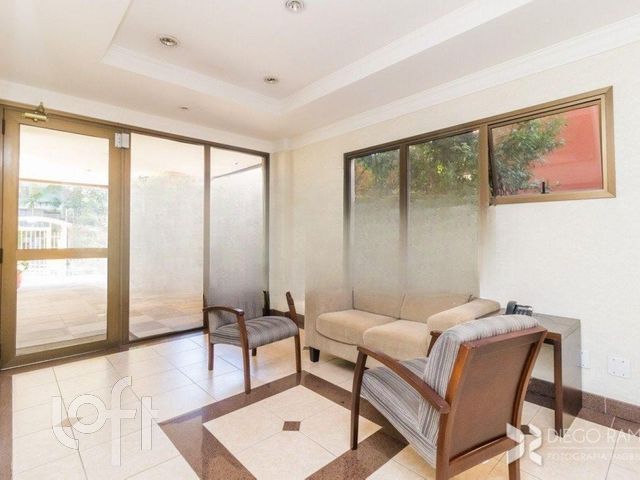 Apartamento com 142m², 3 dormitórios, 1 suíte, 2 vagas, Petrópolis em Porto Alegre