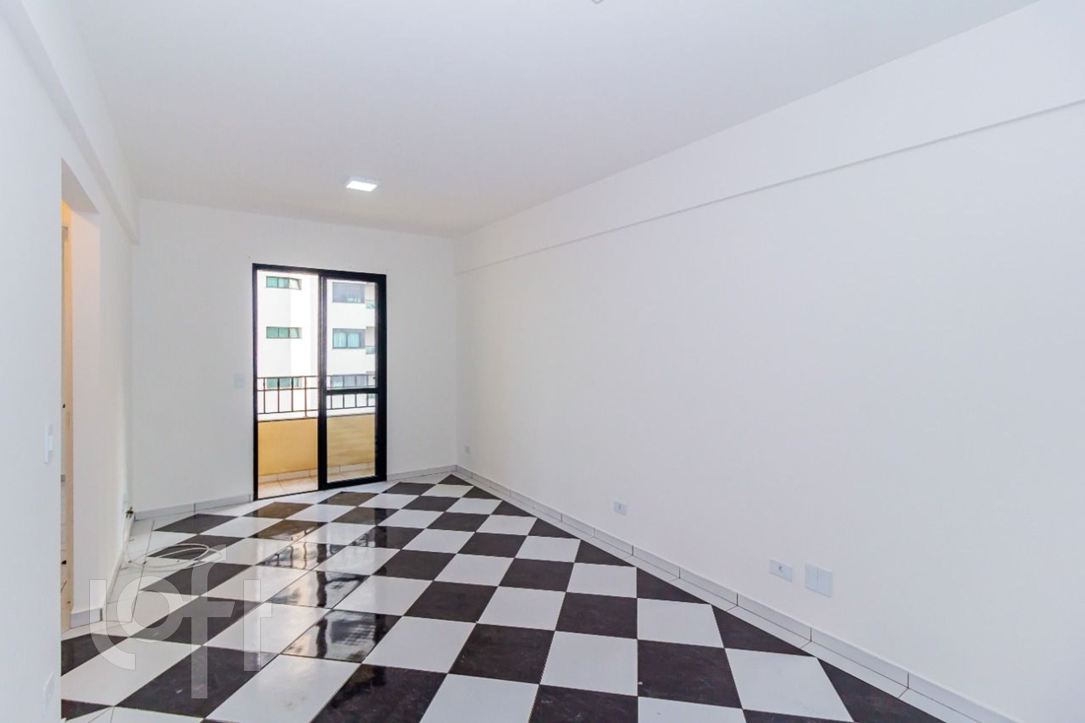 Apartamento à venda com 2 quartos, 65m² - Foto 2